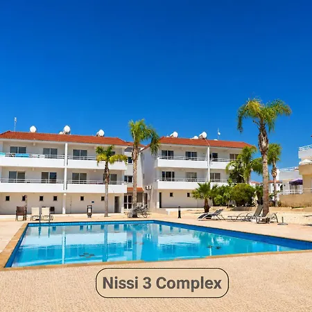 Narcissos 'nissi Beach' C3