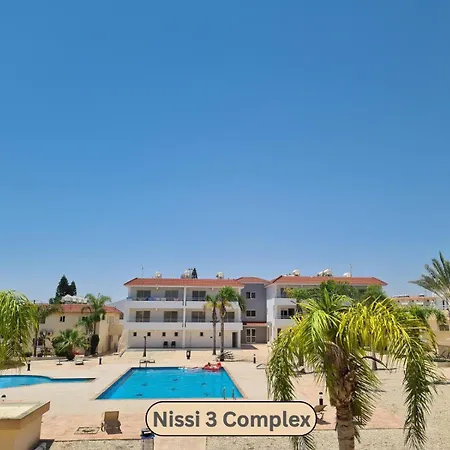 Narcissos 'nissi Beach' C3 *
