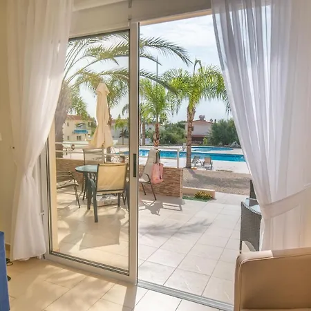 Daire Narcissos 'nissi Beach' C3 *