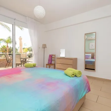 Narcissos 'nissi Beach' C3